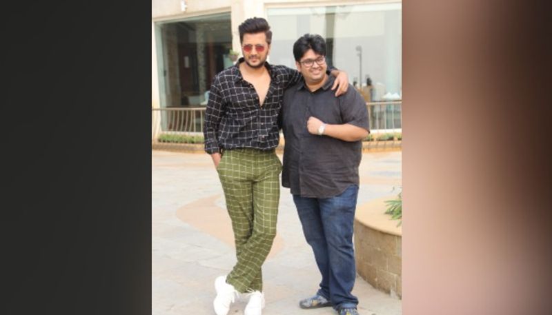 সম্প্রতি মুক্তি পেয়েছে হাউসফুল ৪ ছবি। সেই ছবি ইতিমধ্যেই ২০০ কোটির ব্যবসা করেছিল। তারই মাঝে রিতেশের পরবর্তী ছবি মুক্তির অপেক্ষায়। দুই তারকাকে ইতিমধ্যেই শুভেচ্ছা জানিয়ে পোস্ট করেছেন বলিউড তারকারা।