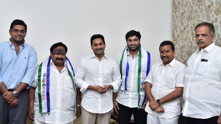 devineni avinash praises jagans navaratnalu scheme after joining ysrcp devineni avinash praises jagans navaratnalu scheme after joining ysrcp