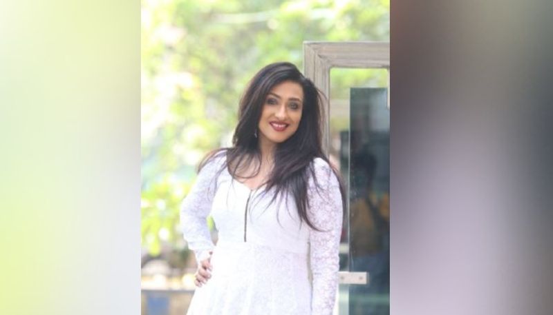 Rituparna Sengupta shares hot photos with her daughter