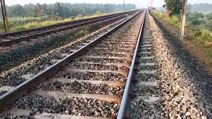 delhi trivandrum kerala express train derailed delhi trivandrum kerala express train derailed