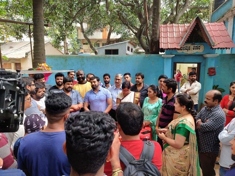 ಅನು ಪಾತ್ರದಲ್ಲಿ ಮೇಘಾ ಶೆಟ್ಟಿ, ಆರ್ಯವರ್ಧನ್ ಆಗಿ ಅನಿರುದ್ಧ್ ನಟಿಸಿದ್ದಾರೆ.