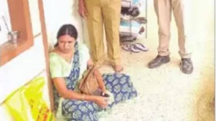 woman protests against husband for not taking her to home woman protests against husband for not taking her to home