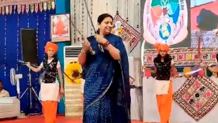 Union Minister Smriti Irani Performs Talwar Raas In Gujarat Union Minister Smriti Irani Performs Talwar Raas In Gujarat