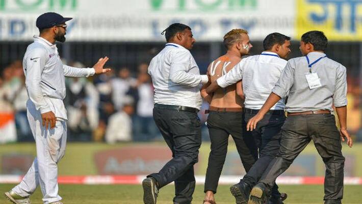 This boy entered the field in half clothes, was obsessed to meet Kohli. See what happened then This boy entered the field in half clothes, was obsessed to meet Kohli. See what happened then