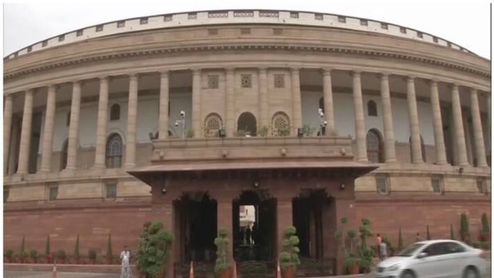 Mystery man who entered parliament with gun bombs !! Serious police station !! Mystery man who entered parliament with gun bombs !! Serious police station !!