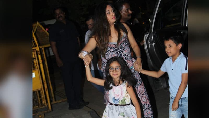 Aaradhya Bachchan Birthday Bash shaharuk khan karan johar kids at party