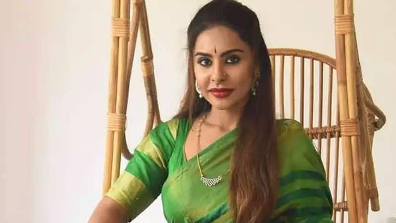 actress sri reddy give the drink party for journalist