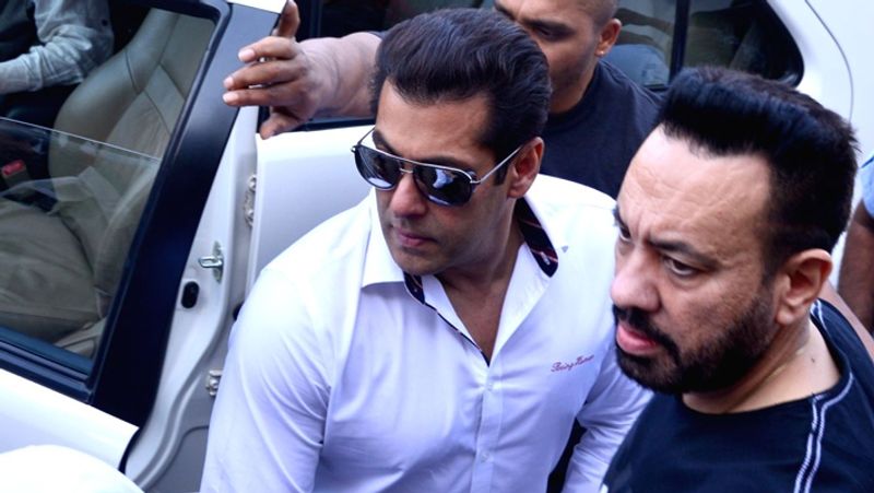 Salman Khan complete 25 years together with bodyguard Shera