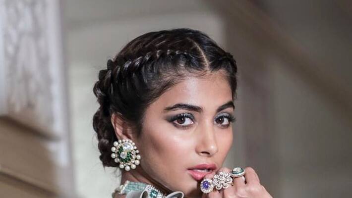pooja hegde wants to reveal the exclusive pics with allu arjun pooja hegde wants to reveal the exclusive pics with allu arjun
