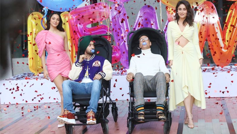 Akshay kumar be like Child in Good Newzz Trailer Launching Event And kiara Advani kareena kapoor gives pose see photos