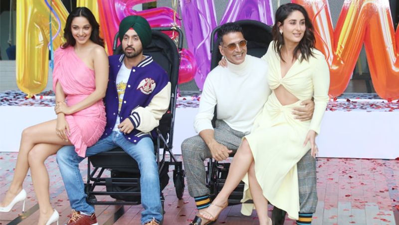 Akshay kumar be like Child in Good Newzz Trailer Launching Event And kiara Advani kareena kapoor gives pose see photos