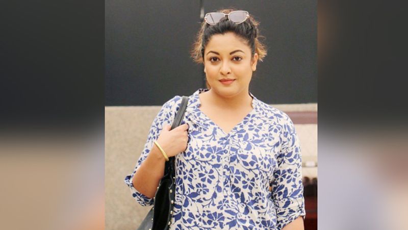 তাঁর কেরিয়ারে সব থেকে হিট ছবি। একাধিক সাহসী দৃশ্যে ধরা দিয়েছিলেন তনুশ্রী।
