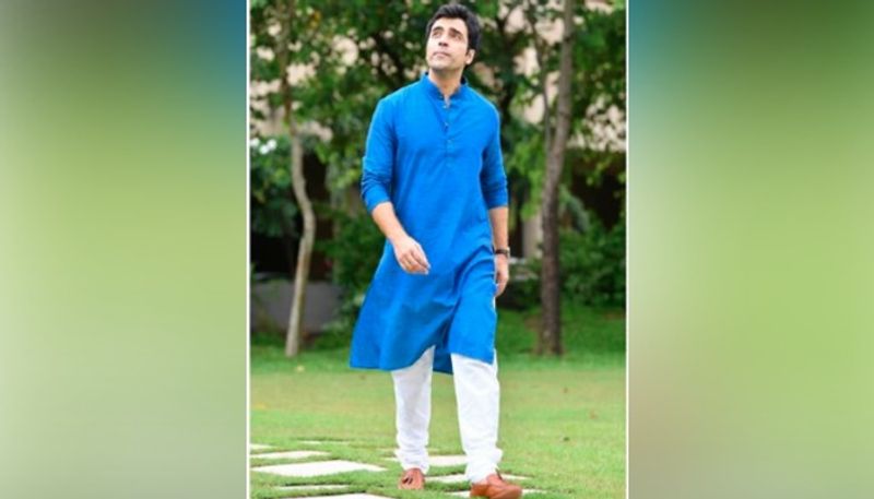 ইতিমধ্যে বেশ কিছু পুরষ্কার জিতেছেন তিনি। সাহিত্যের পাতা থেকে উঠে আসা বাঙালির দুই প্রিয় চরিত্র ফেলুদা ও ব্যোমকেশেও অভিনয় করে কড়া টক্কর দিয়েছেন সকলকে।