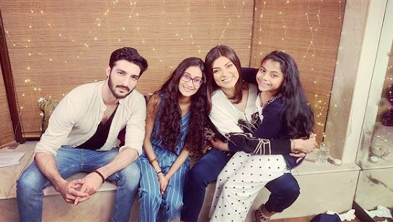 Later, Rohman asked Sushmita to come see him play football but instead, she asked for coffee. Sushmita replied, "And, that was it when I met this person, I felt I had known him my whole life. It was that simple."