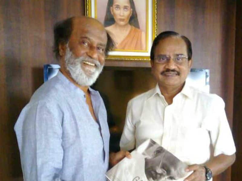 rajini suporter tamilaruvi manaiyan advice to auditor gurumoorthy to abolish admk government