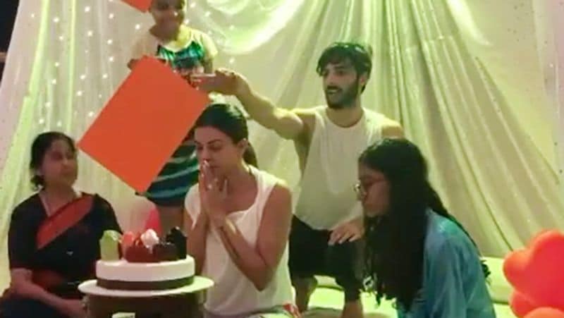 Sushmita sen Birthday Celebration With boyfriend Rohman Shawl And Daughters see photos