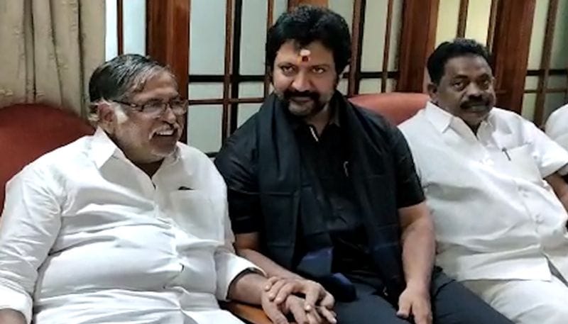 కానీ వీరి గెలుపు అంత తేలికైన పని కాదు. వల్లభనేని వంశి విషయానికి వస్తే..... ఆయనది గన్నవరం నియోజకవర్గం. విజయవాడను ఆనుకొని ఉండే ప్రాంతం. జగన్ గాలిని కూడా తట్టుకొని అక్కడ వల్లభనేని గెలిచారంటే కొంతలో కొంత టీడీపీ క్యాడర్ బలంగానే ఉన్నట్టు. 