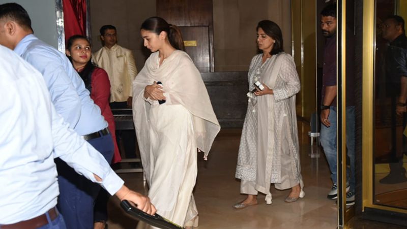 Manish Malhotra father prayer meet bollywood celebs attend