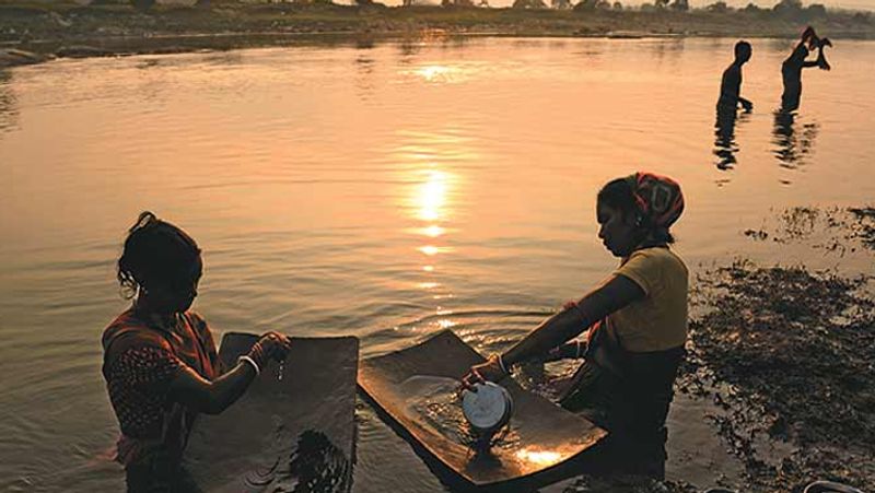 mysterious Subarnarekha River in Jharkhand famous for gold mining in india