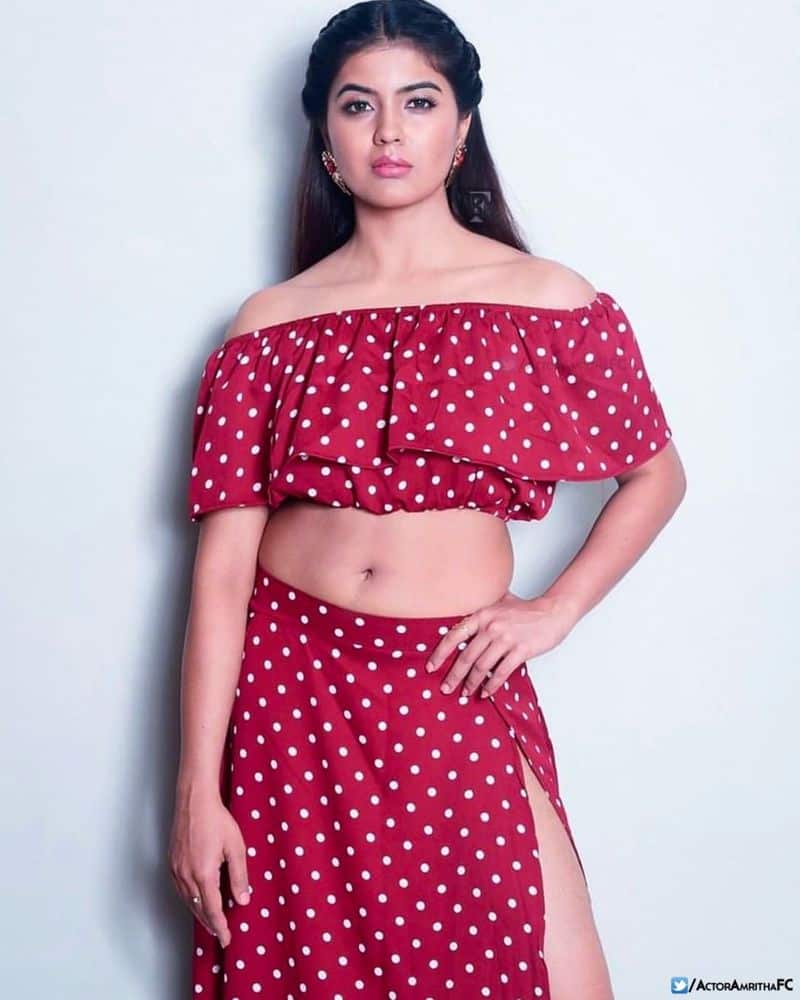 Netizens Advice Bigil Actress Amritha Aiyer For Hot Photos