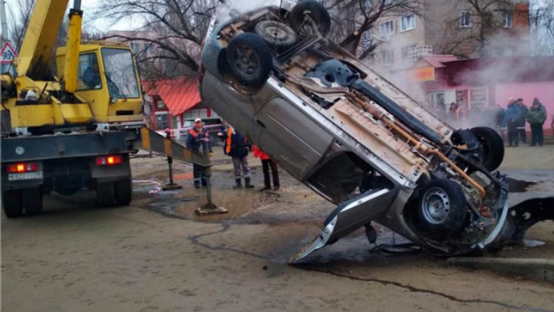 Two men boiled alive as hole swallows their car in Sinkhole in russia