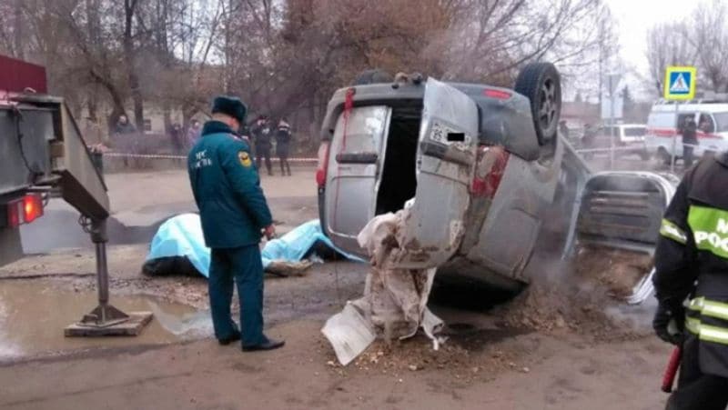 Two men boiled alive as hole swallows their car in Sinkhole in russia