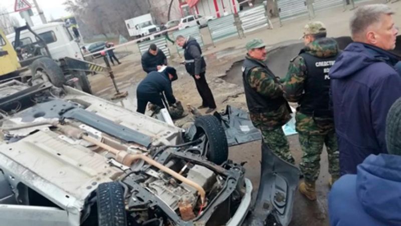 Two men boiled alive as hole swallows their car in Sinkhole in russia