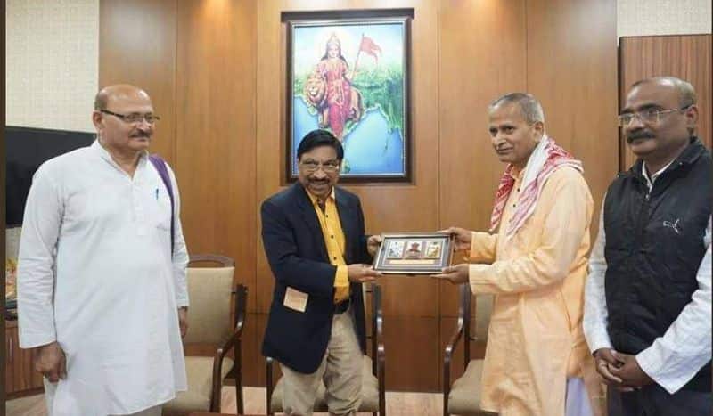 KK Muhammed visits RSS headquarters