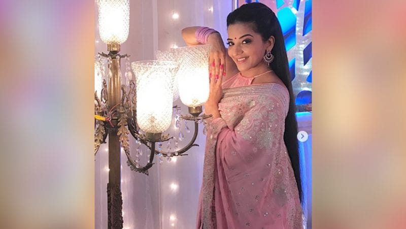 Bhojpuri Actress Monalisa Aka Antra Biswas Birthday know Wedding photo truth Which is viral on social media