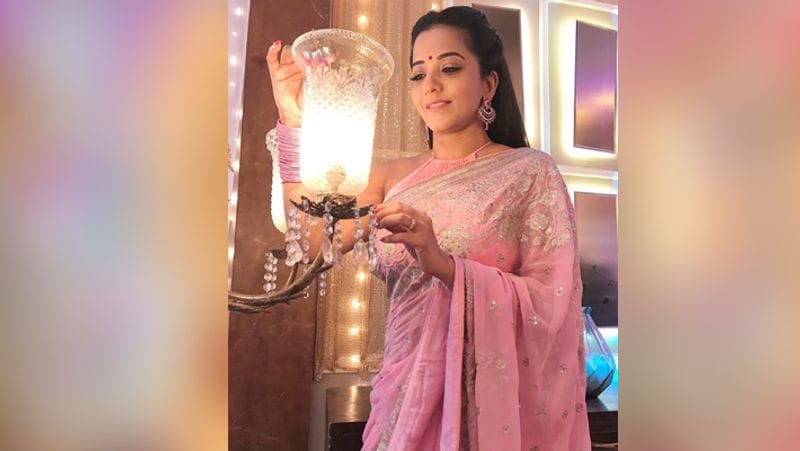 Bhojpuri Actress Monalisa Aka Antra Biswas Birthday know Wedding photo truth Which is viral on social media