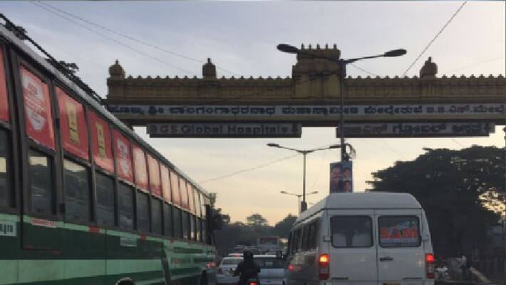 Sirsi Circle flyover closed Due To Road Work Sirsi Circle flyover closed Due To Road Work