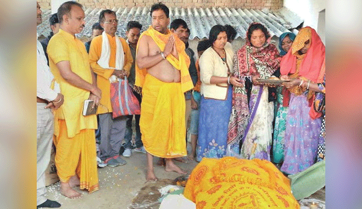 people of the society laid the condition of funeral the dead body in raipur people of the society laid the condition of funeral the dead body in raipur