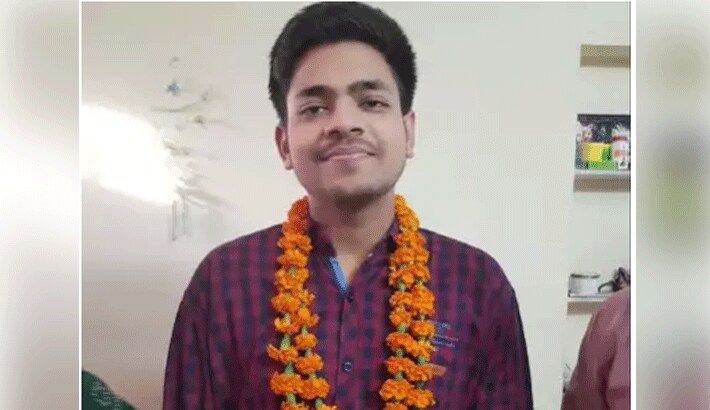rajasthan jaipur boy 21 year old mayank pratap singh tops rjs exam 2018