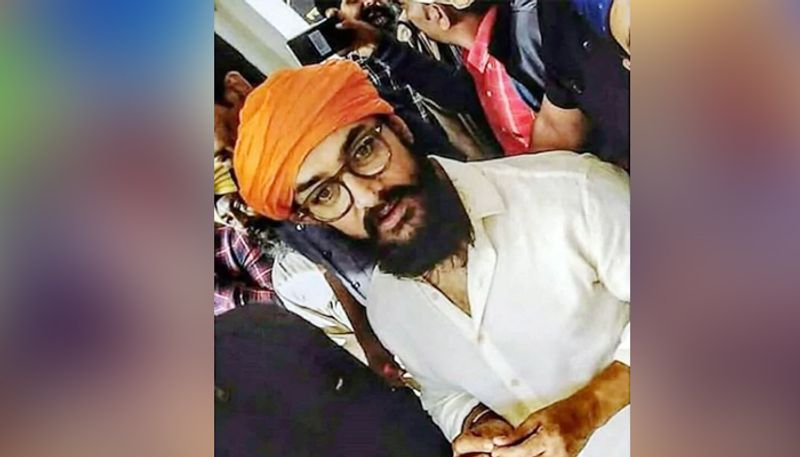 Aamir khan Lal Singh Chaddha Spotted at gurudwara bhatta sahib punjab in kesari colour pagdi