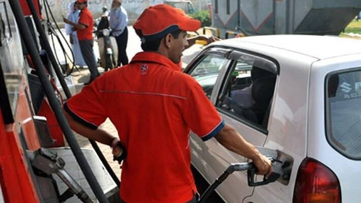 Diesel burns hole in pocket, surpasses petrol in Delhi Diesel burns hole in pocket, surpasses petrol in Delhi
