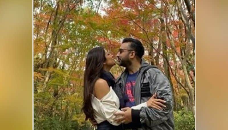 খুব শীঘ্রই বলিউডে কামব্যাক করতে চলেছেন শিল্পা। দীর্ঘ ৩ বছর পর পর্দায় দেখা যাবে অভিনেত্রীকে।