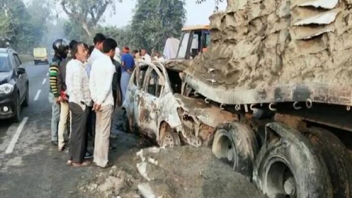 five burnt alive after car collision with truck five burnt alive after car collision with truck