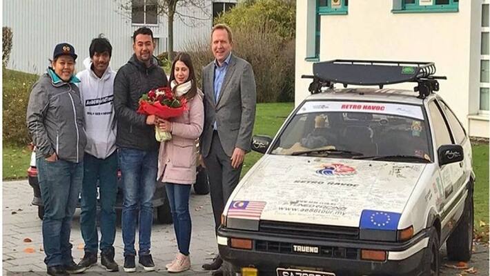 The man arrived by driving for 3 months to meet his girlfriend, travelled 25 thousand km The man arrived by driving for 3 months to meet his girlfriend, travelled 25 thousand km