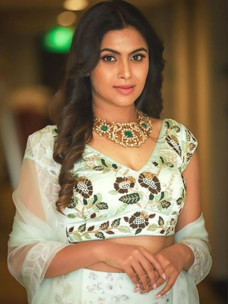Kannada actress interesting facts about Sonu Gowda photo gallery