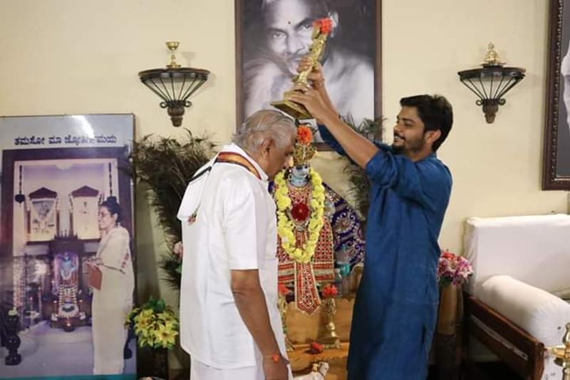 ಅವಧೂತರಿಂದ ಅರ್ಶಿವಾದ ಪಡೆದ ಕಲ್ಲಡ್ಕ ಪ್ರಭಾಕರ್ ಭಟ್