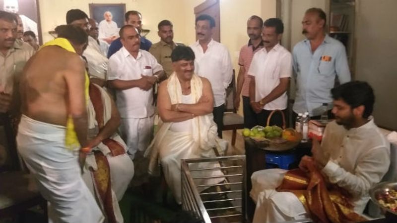 ಇಡಿ ಸುಳಿಯಲ್ಲಿ ಸಿಲುಕುವುದಕ್ಕೂ ಮೊದಲು ವಿನಯ್ ಗುರೂಜಿಯನ್ನು ಭೇಟಿಯಾಗಿದ್ದ ಡಿ. ಕೆ. ಶಿವಕುಮಾರ್