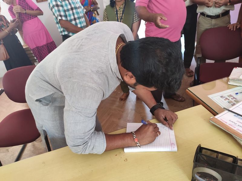 ಕ್ಲಾಸ್ ರೂಂ, ಕೂರುತ್ತಿದ್ದ ಡೆಸ್ಕು, ಆಡಿ ಬೆಳೆದ ಮೈದಾನಗಳಿಗೆ ಇನ್ನೂ ನನ್ನ ಗುರುತಿದೆ ಎಂದ ಬಾಲ್ಯದ ನೆನಪು ಬಿಚ್ಚಿಟ್ಟ ರಿಷಬ್