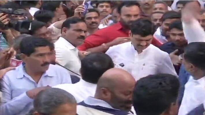 NCP Leader Dhananjay Munde Returns To Party Office In Mumbai NCP Leader Dhananjay Munde Returns To Party Office In Mumbai