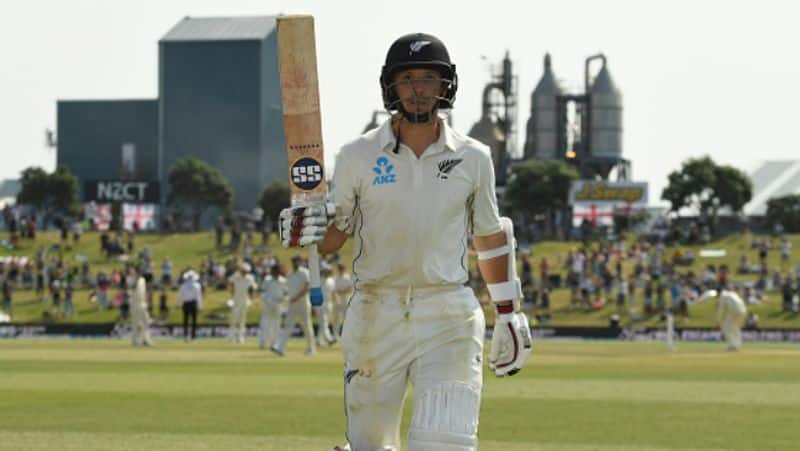 adam gilchrist names better wicket keeper batsman in current cricket