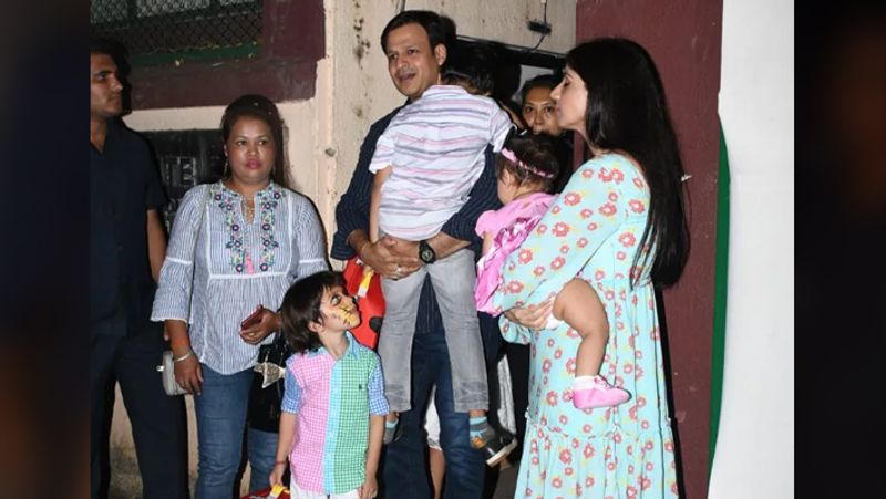 রিতেশ দেশমুখের বাড়িতে বিশেষ পার্টি। ছেলের জন্মদিনে মেতে উঠল পরিবারের সকলেই। নিমন্ত্রণপত্র পেয়েছিলেন বি-টাউনের অধিকাংশ তারকাই। সন্তানদের নিয়ে পার্টিতে হাজির হলেন বিবেক ওবয়র।