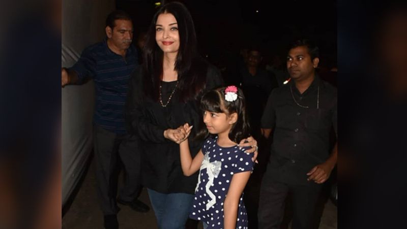 আরাধ্যাকে নিয়ে পার্টিতে হাজির হন ঐশ্বর্য ও অভিষেক। এদিন তাঁদেরকে একই সঙ্গে দেখা যায় রিতেশের বাড়িতে প্রবেশ করতে। পার্টিতে বেশ কিছুক্ষণ থেকে বেড়িয়ে যান এই দম্পতি।