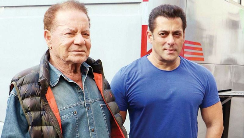নানা জায়গায় শোলে-তে অভিনয়ের সুযোগ পাওয়ার ক্ষেত্রে অমিতাভ ধর্মেন্দ্রর নামটাই সবার আগে নিয়ে থাকেন আর এটাই সেলিমের দুঃখ। তাঁর মতে শোলে তৈরির প্রথম ভাবনাটা শুরু হয়েছিল তাঁর গল্প থেকেই। যদিও দুঃখের এই কথা তিনি হৃদয়ে চেপে রাখেন, সচরাচর বাইরে আসতে দেননা। আর এটাই তাঁর সংস্কৃতি বলে জানিয়ে ছিলেন সেলিম। এমনকী তিনি তাঁর ছেলে সলমন খানকেও এই একই শিক্ষায় বড় করে তুলেছেন।