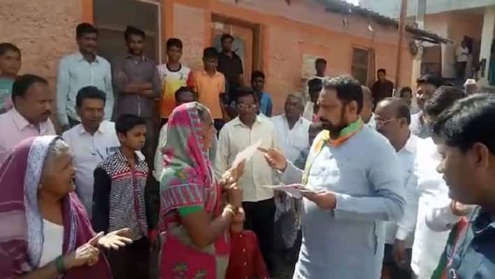 Villagers Angry on DCM Laxman Savadi and Mahesh Kumatalli in Athani Villagers Angry on DCM Laxman Savadi and Mahesh Kumatalli in Athani