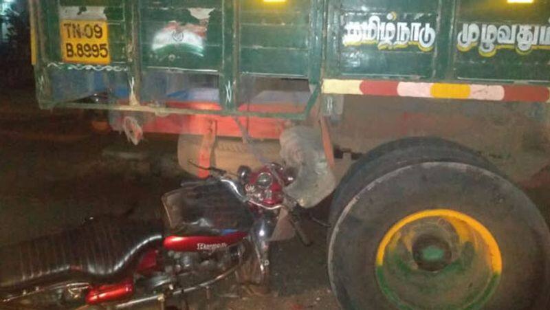 bike-lorry accident... 2 people killed