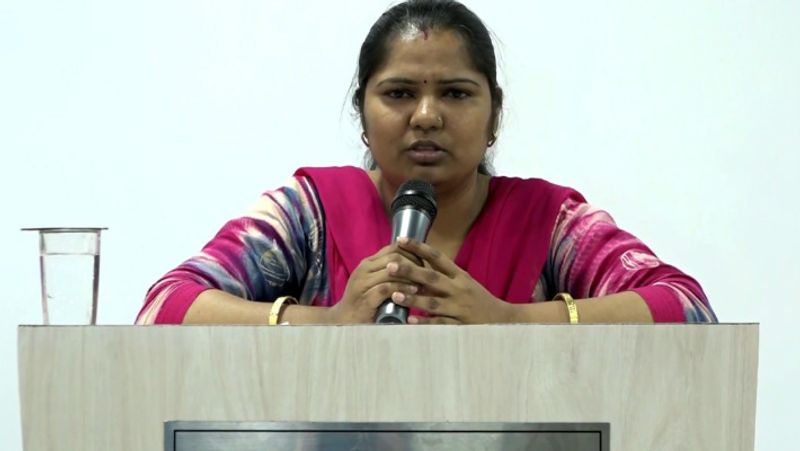 Success story of ias Pushp Lata, clear UPSC without coaching